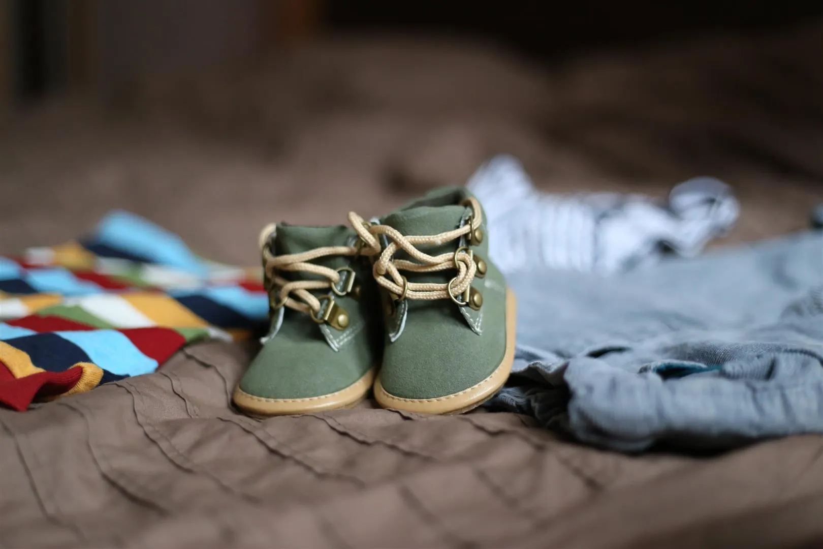 Prénoms féminins : quelles sont les sonorités qui séduisent les parents en quête d'originalité ?
